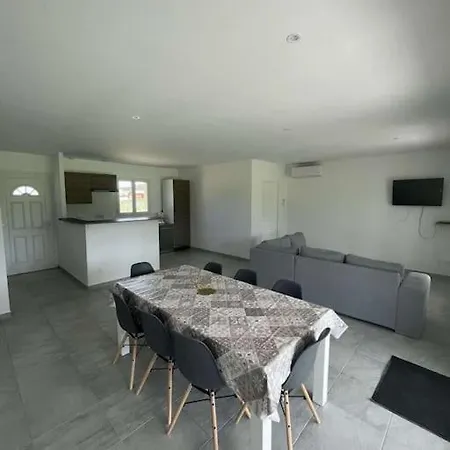 Дом отдыха Maison De Ville Avec Piscine Centre Ville